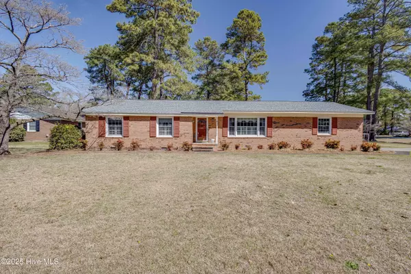 124 Cedar CIR, Washington, NC 27889