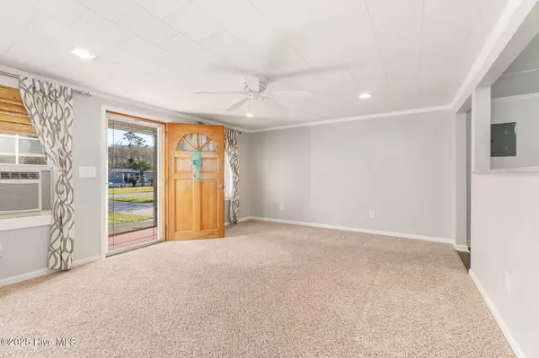 Harkers Island, NC 28531,472 Cape Lookout DR