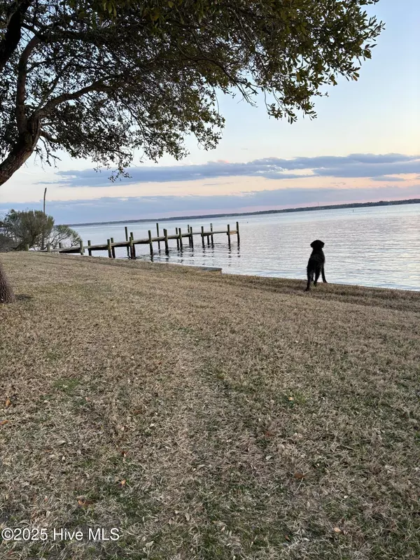 New Bern, NC 28560,175 Broad Creek RD