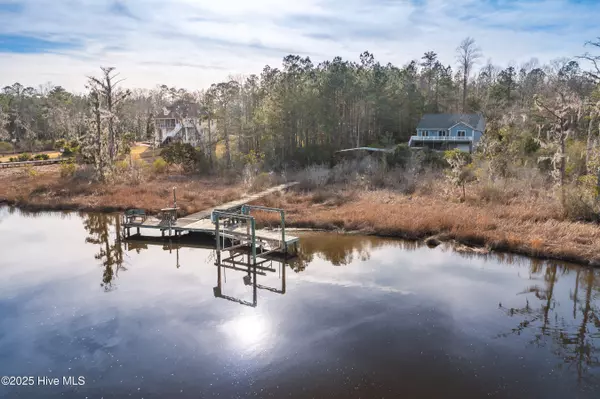 119 Bluff RD, Chocowinity, NC 27817