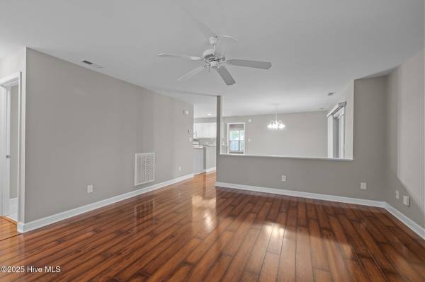 Morehead City, NC 28557,424 Commerce AVE #B