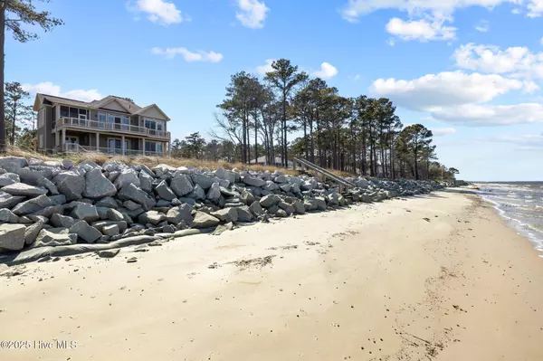 Beaufort, NC 28516,486 Sandy Point DR