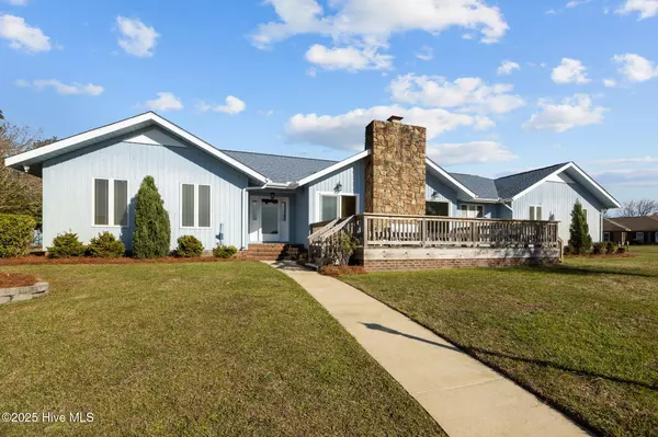 212 Sandpiper DR, Newport, NC 28570