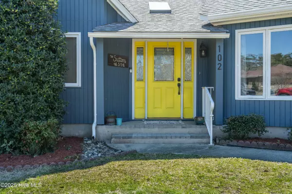 Morehead City, NC 28557,102 Rattan LN