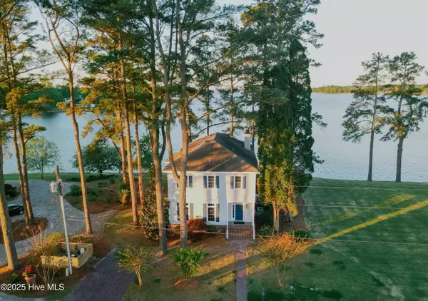 Bath, NC 27808,415 Handys Point LN