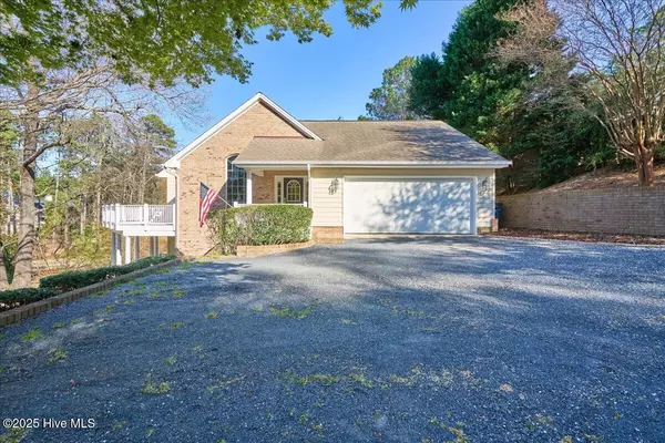 108 Clay CIR, West End, NC 27376