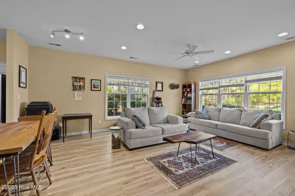 Newport, NC 28570,101 Ole Field CIR #E