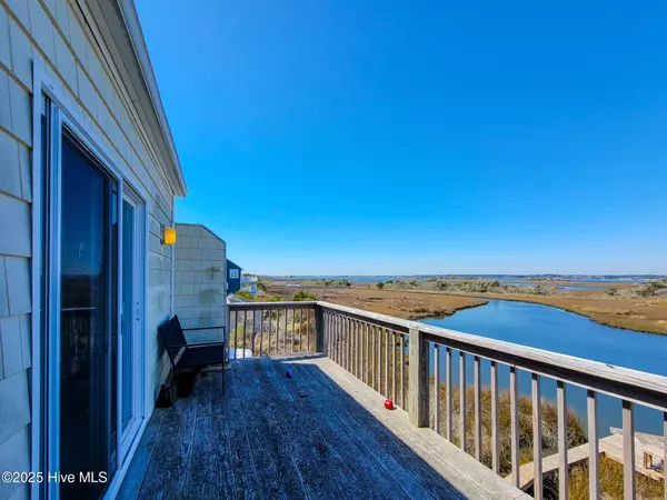 Surf City, NC 28445,703 S Topsail DR