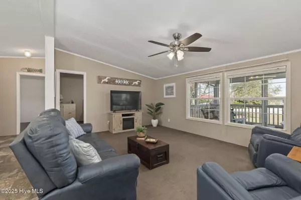 Harkers Island, NC 28531,302 Bayview DR