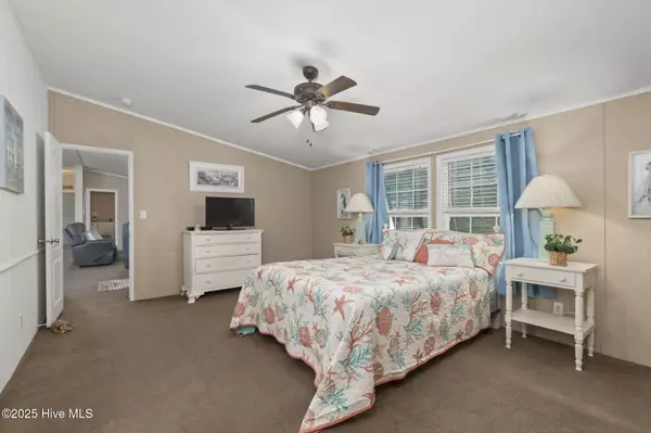 Harkers Island, NC 28531,302 Bayview DR