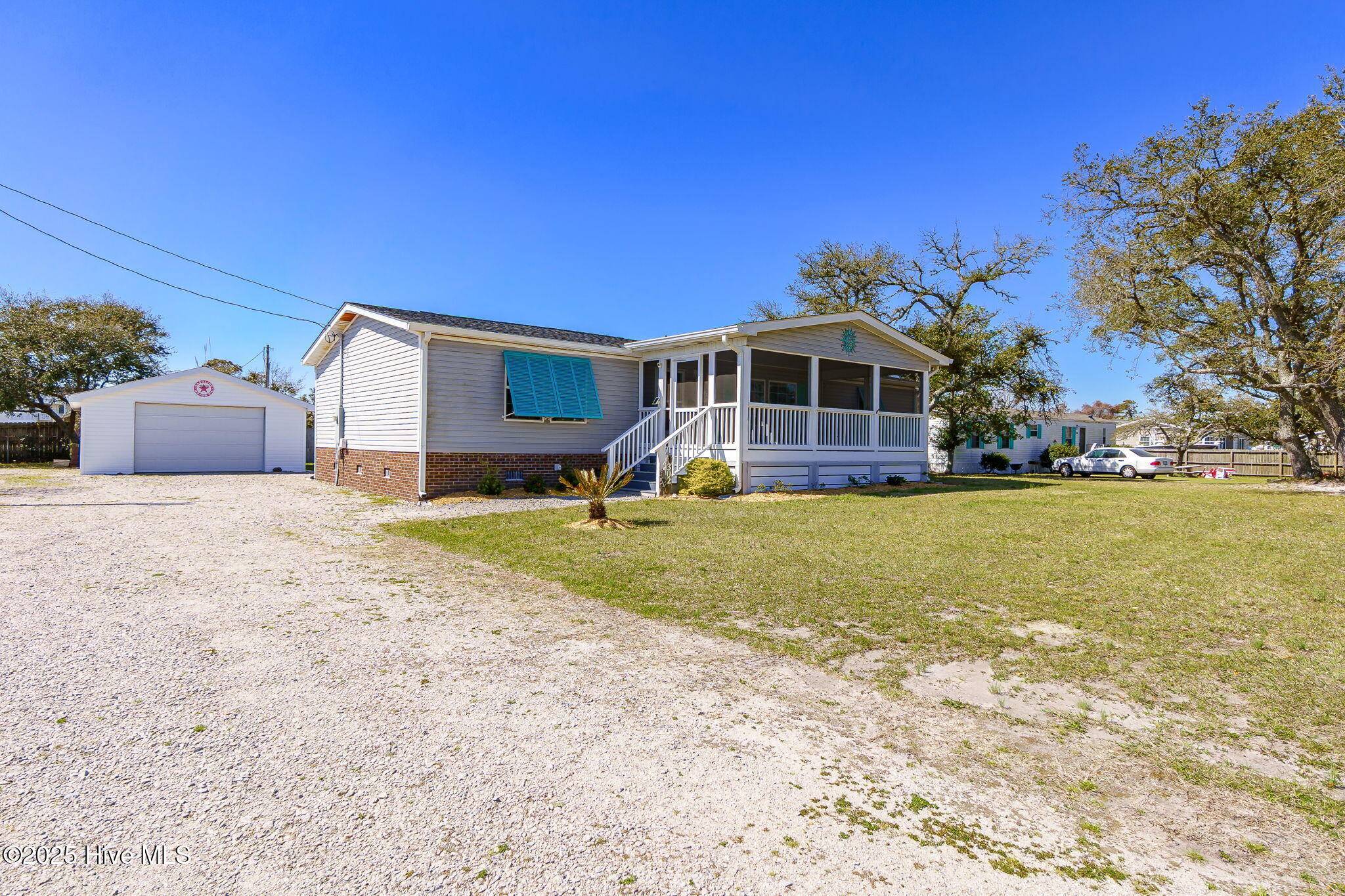 Harkers Island, NC 28531,302 Bayview DR