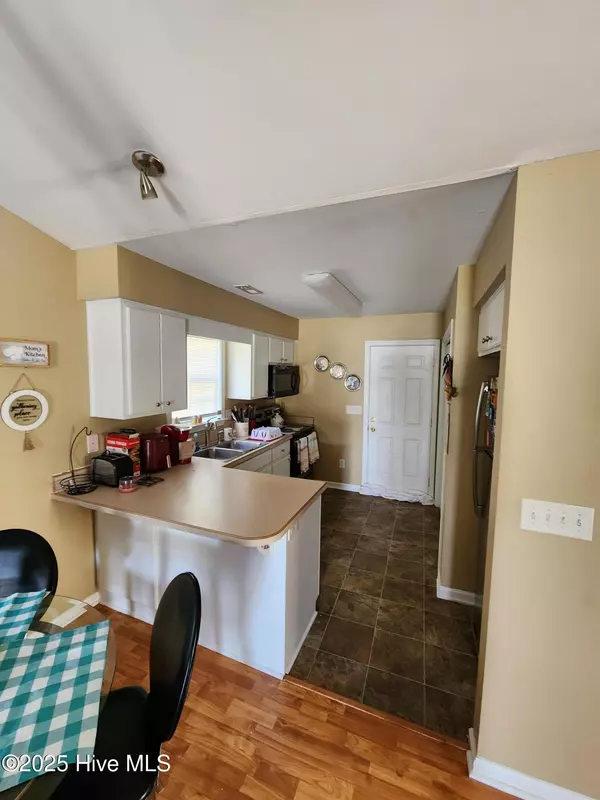 New Bern, NC 28562,117 Gladiola DR