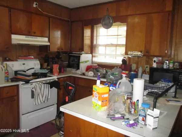 Maxton, NC 28364,303 Lane ST