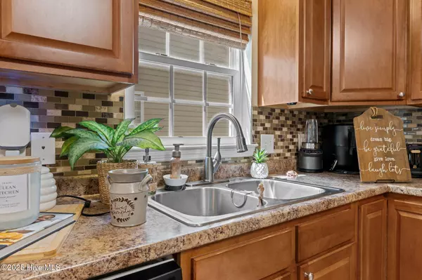 New Bern, NC 28562,4613 Rainmaker DR