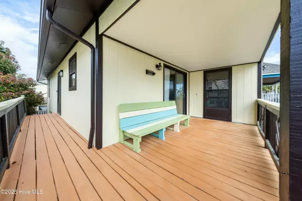 Carolina Beach, NC 28428,923 Whitecaps LN
