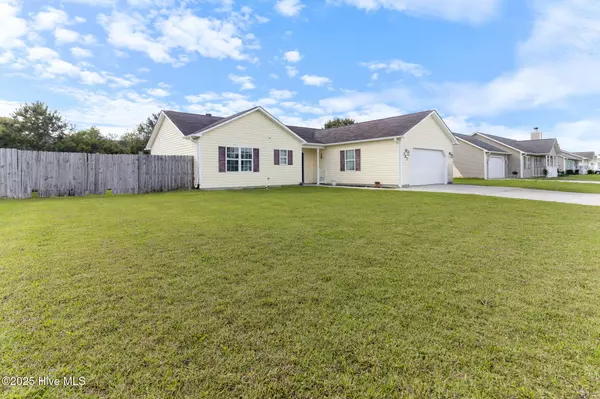 Hubert, NC 28539,107 Gamble WAY