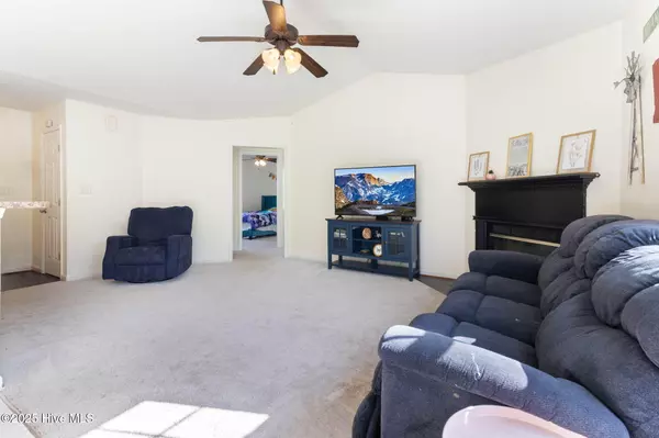 Hubert, NC 28539,107 Gamble WAY