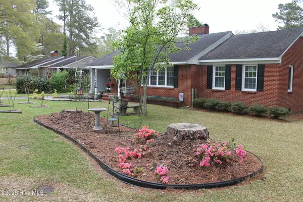 Whiteville, NC 28472,208 Garrell ST