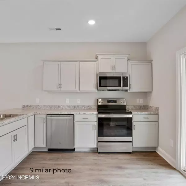 Hubert, NC 28539,161 Loren RD
