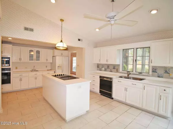 Southern Pines, NC 28387,161 Lakeview DR