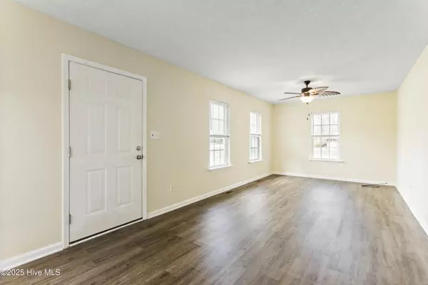 Whiteville, NC 28472,220 Tram RD