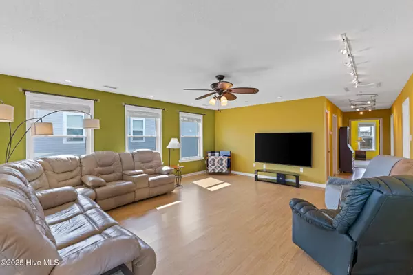 Surf City, NC 28445,550 Atkinson Point RD