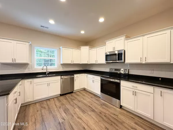 Sneads Ferry, NC 28460,714 Ellabond ST