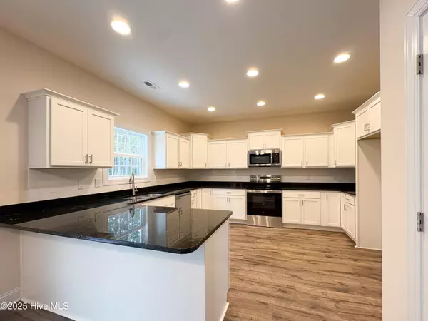 Sneads Ferry, NC 28460,714 Ellabond ST