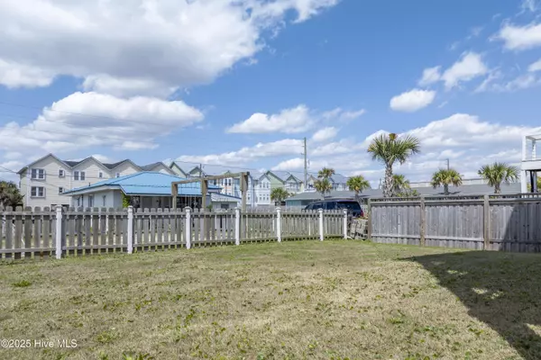 Surf City, NC 28445,513 N Topsail DR