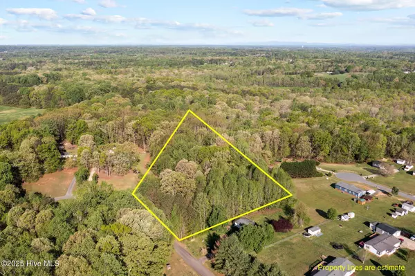 1018 Cherry Tree CT, Bessemer City, NC 28016