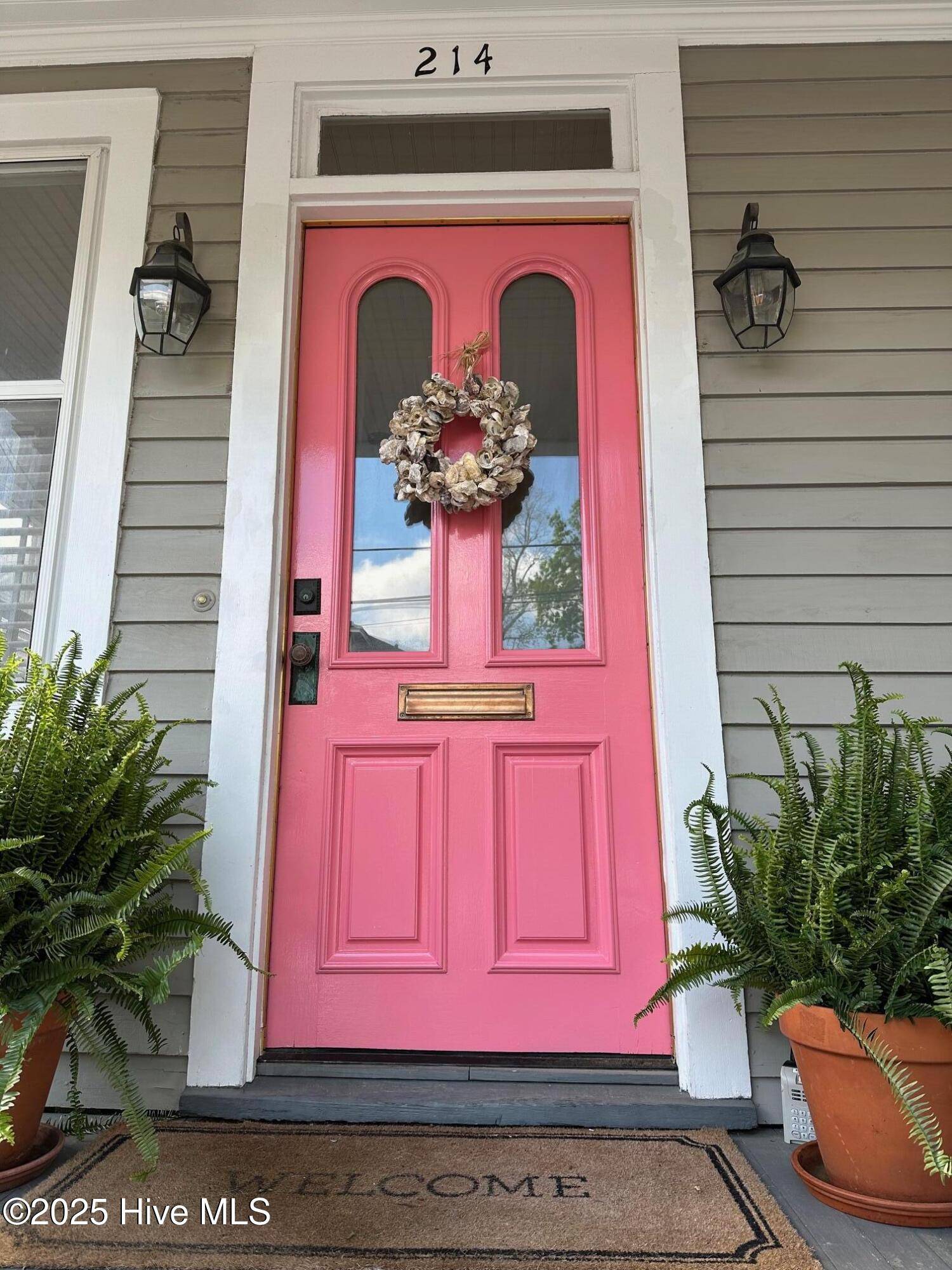 New Bern, NC 28560,214 King ST