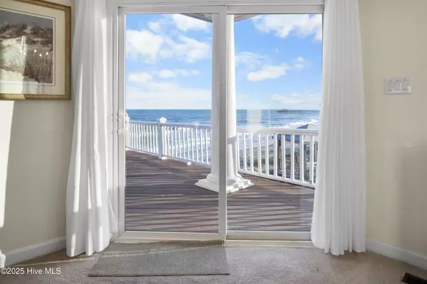 North Topsail Beach, NC 28460,1042 New River Inlet RD