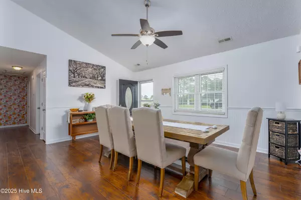 Hubert, NC 28539,301 Foxtrace LN