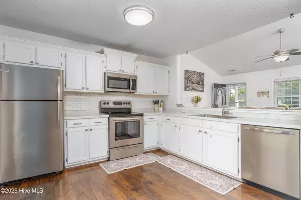Hubert, NC 28539,301 Foxtrace LN