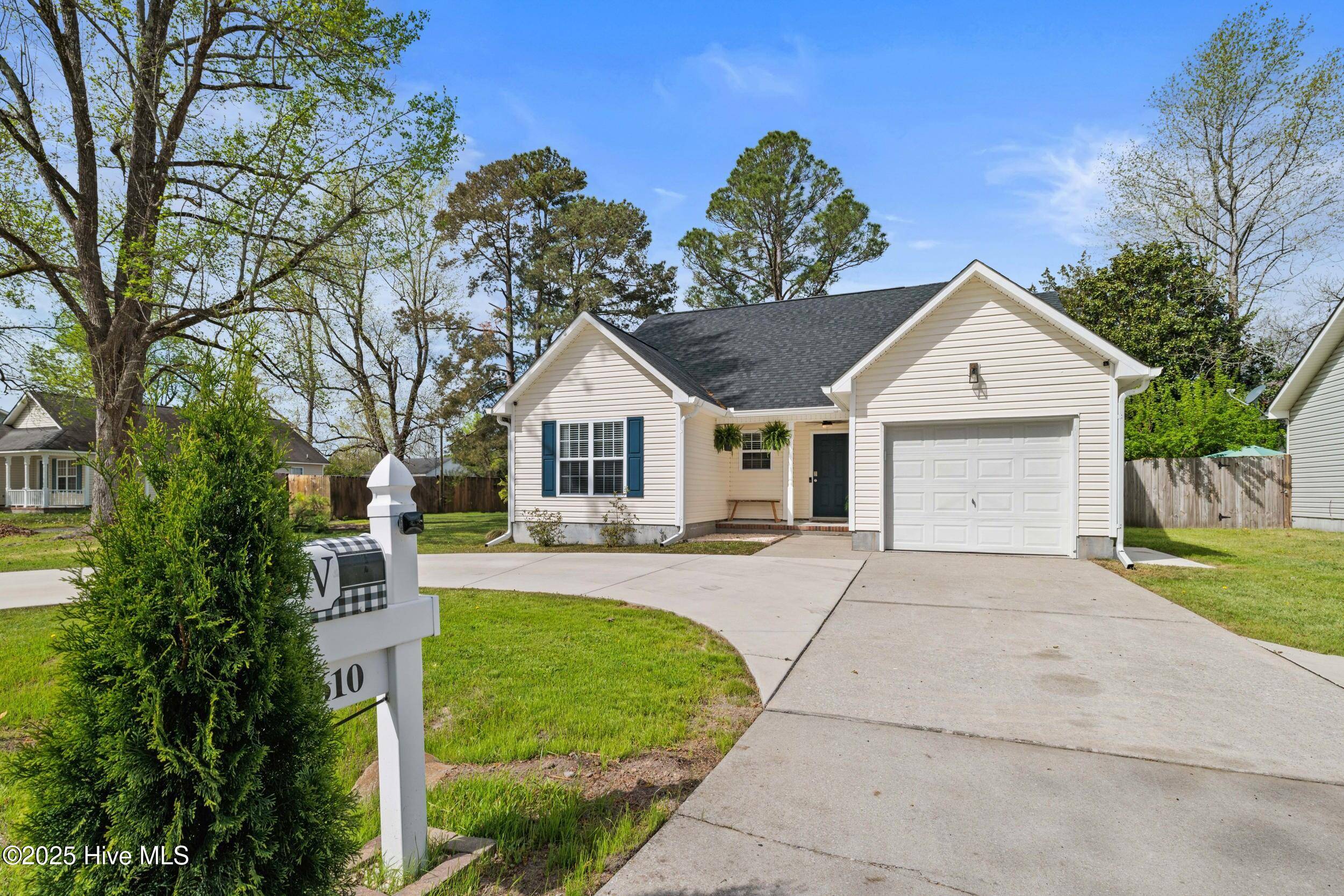 610 Mattocks AVE, Maysville, NC 28555