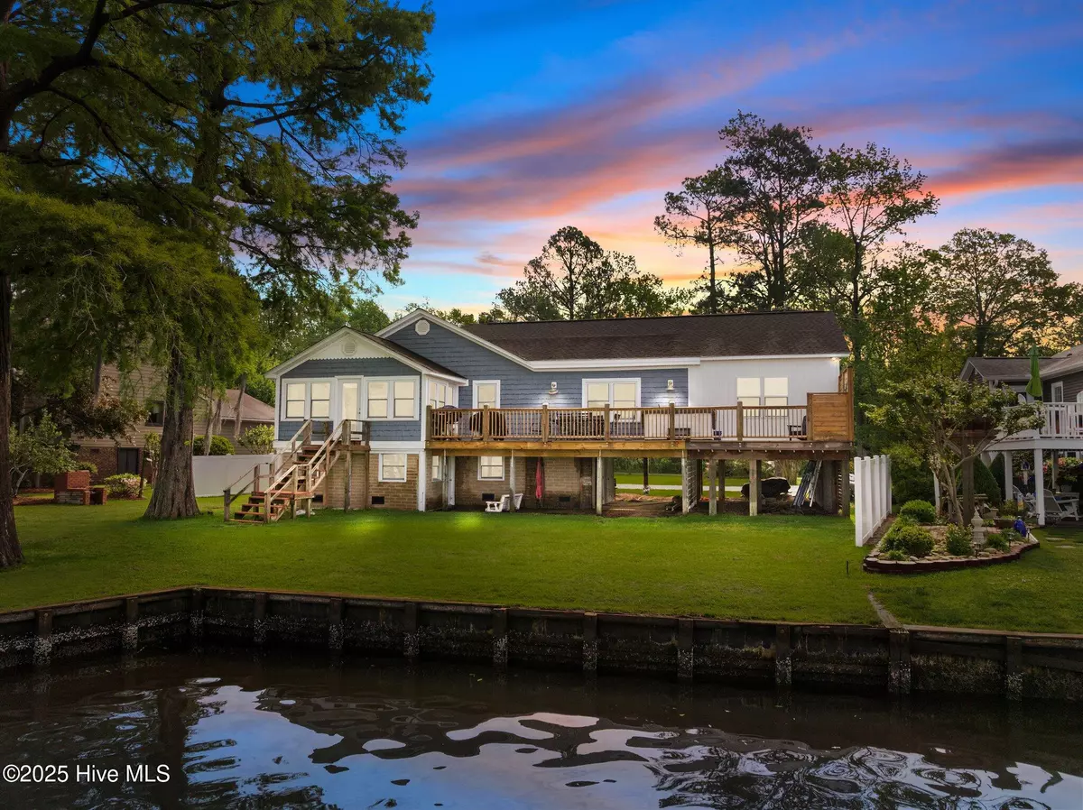 Washington, NC 27889,109 Edgewater Beach RD