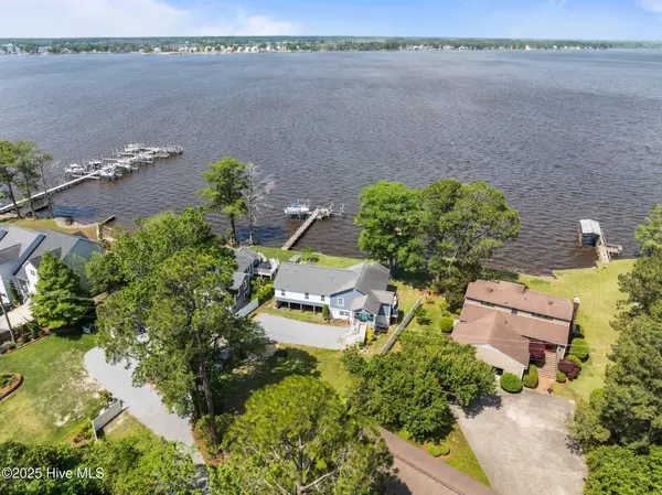 Washington, NC 27889,109 Edgewater Beach RD