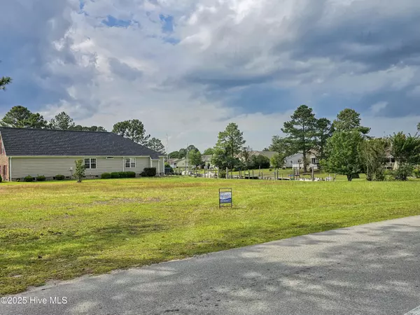 6107 Cassowary LN, New Bern, NC 28560