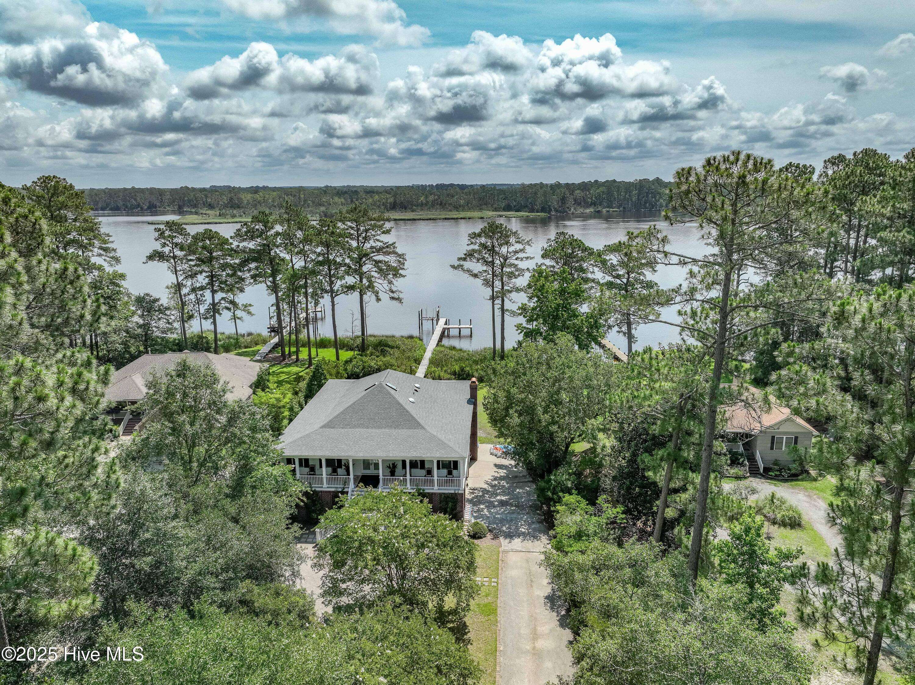 New Bern, NC 28560,923 Crooked Creek DR