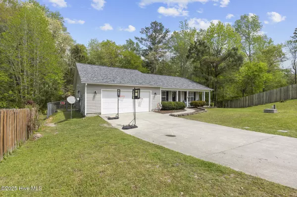 Hubert, NC 28539,441 Boysenberry LN