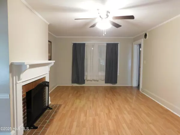 Laurinburg, NC 28352,727 S Pine ST