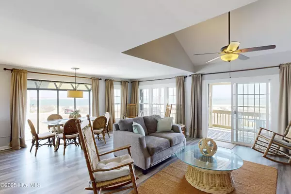 North Topsail Beach, NC 28460,3938 River RD