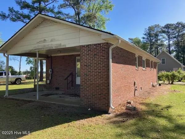 Arapahoe, NC 28510,7447 Kershaw RD