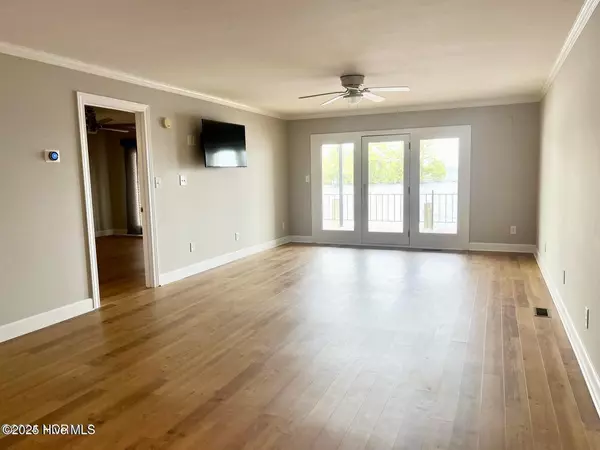Elizabeth City, NC 27909,110 N Water ST #2