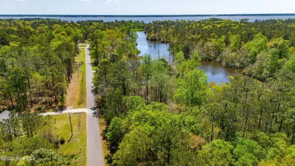 Minnesott Beach, NC 28510,176 Country Club DR W