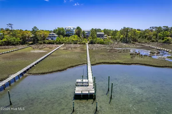 Emerald Isle, NC 28594,10002 Coast Guard RD