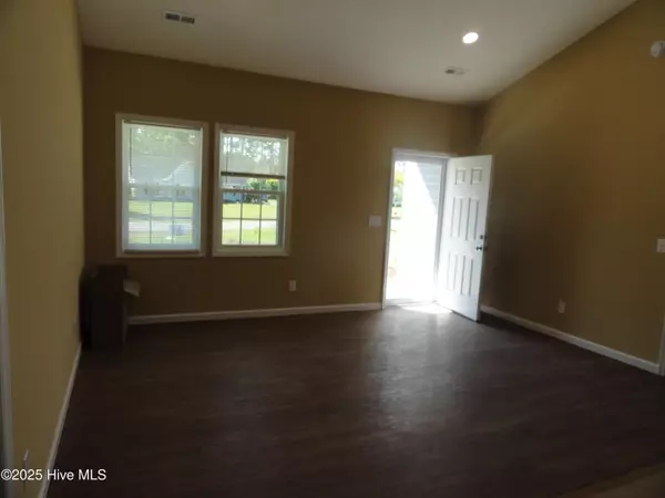 Teachey, NC 28464,137 Phillip Mills DR