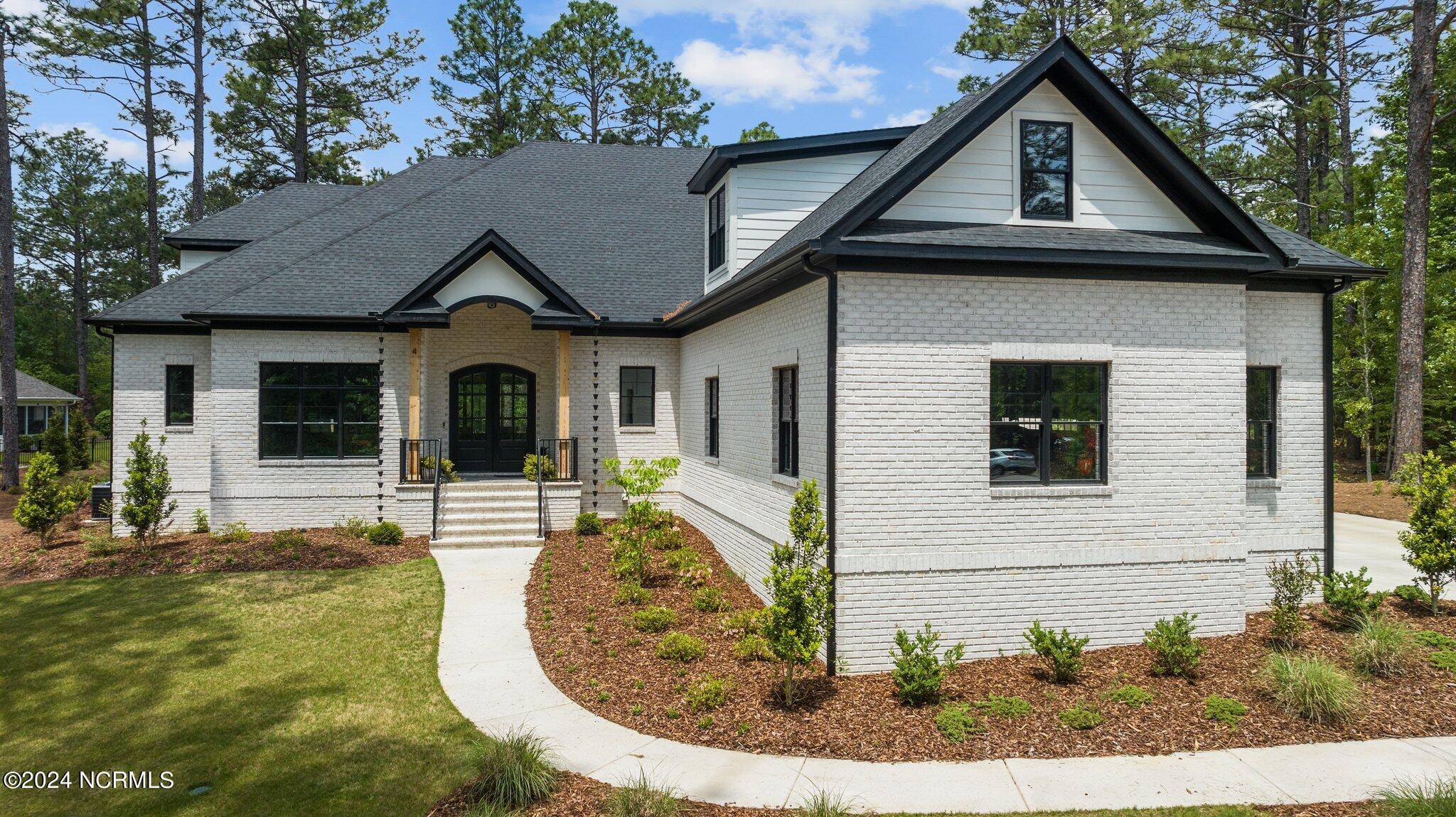 4 Kenilwood CT, Pinehurst, NC 28374