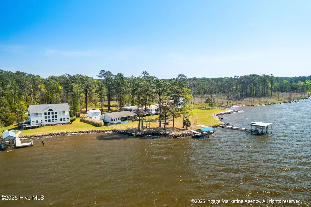 Belhaven, NC 27810,283 Chambers Point RD