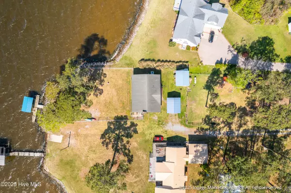 Belhaven, NC 27810,283 Chambers Point RD